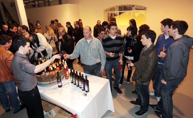 La asociacin de bodegas Provir presenta la aada en la plaza de Abastos de Logroo-16